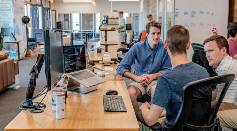 Aajkitajikhabar.com Business: A Growing Voice in Hindi Business Journalism